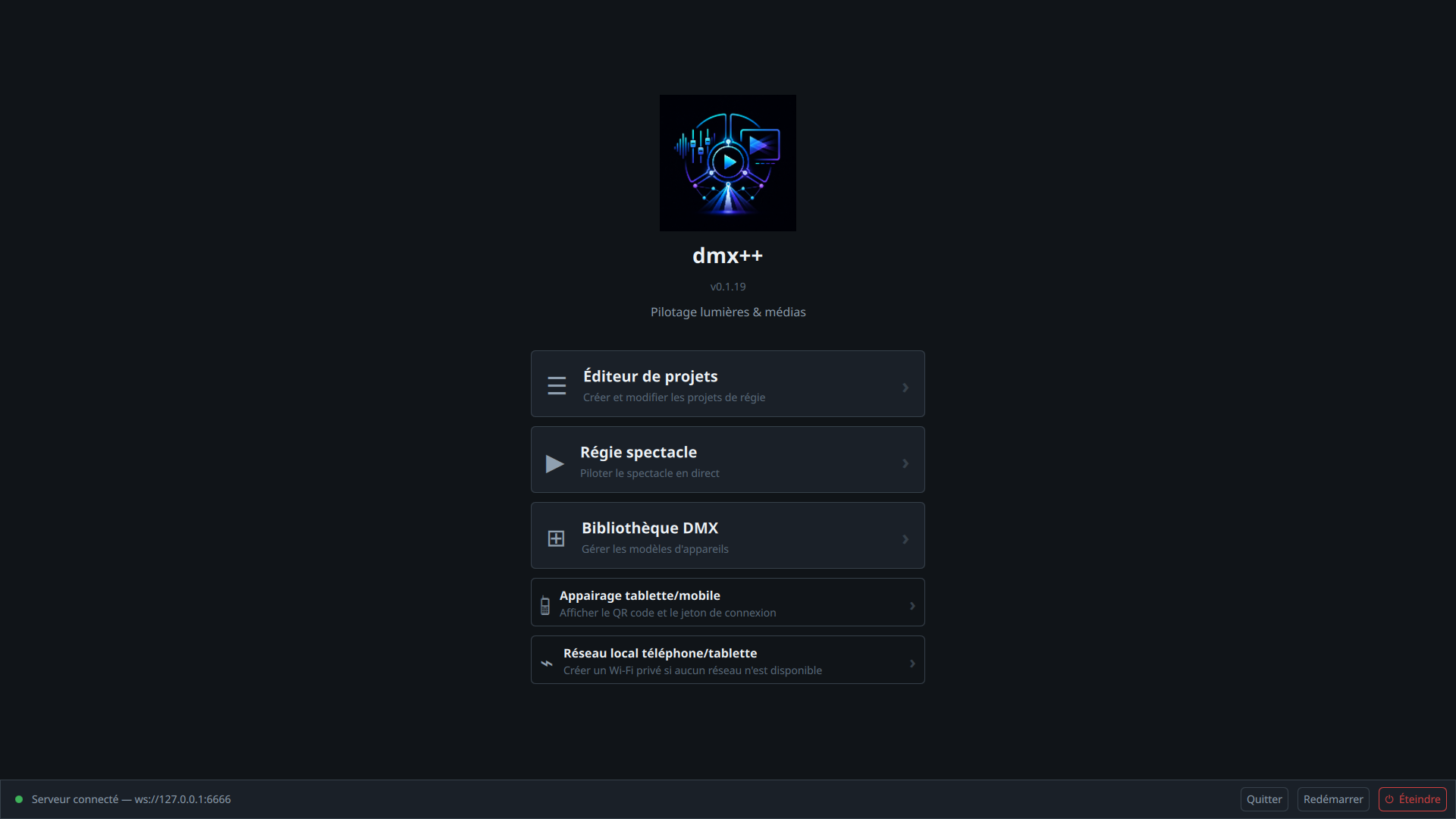 Page d'accueil de dmx++ avec ses cinq boutons et le statut du serveur